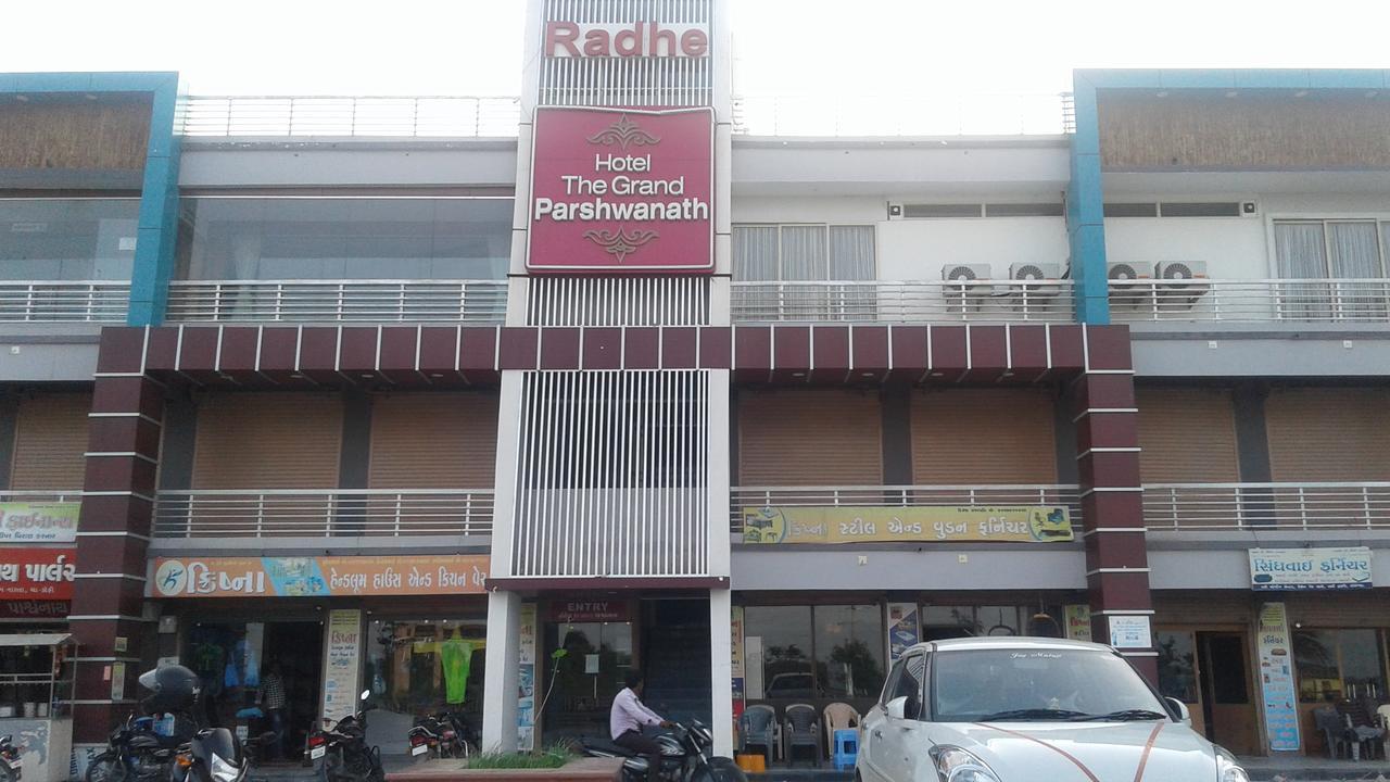 Hotel The Grand Parshwanath Sankeshvar Ngoại thất bức ảnh