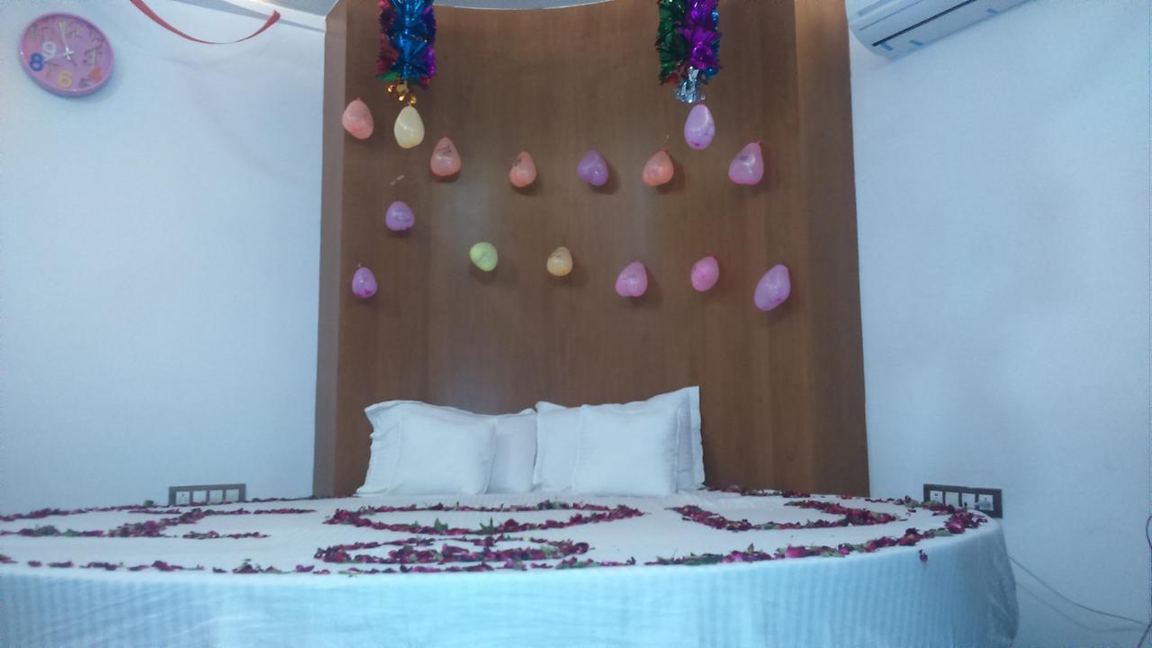 Hotel The Grand Parshwanath Sankeshvar Ngoại thất bức ảnh