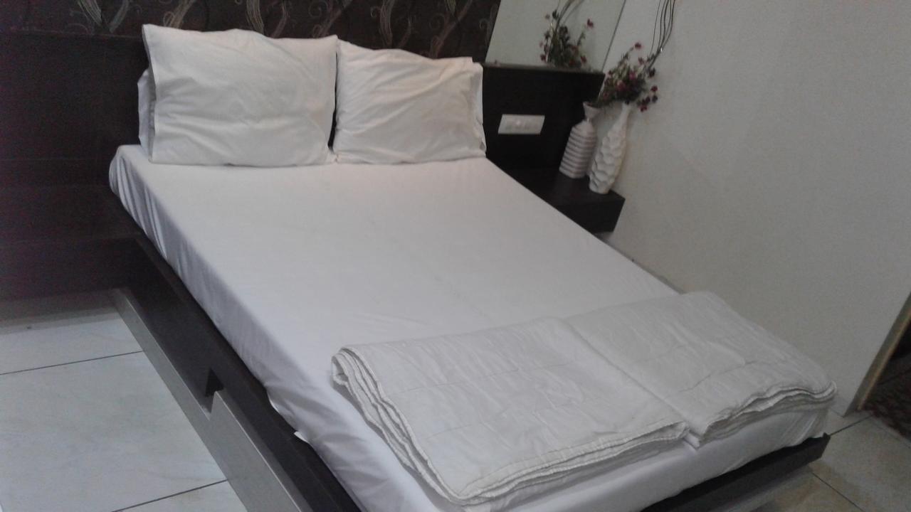 Hotel The Grand Parshwanath Sankeshvar Ngoại thất bức ảnh