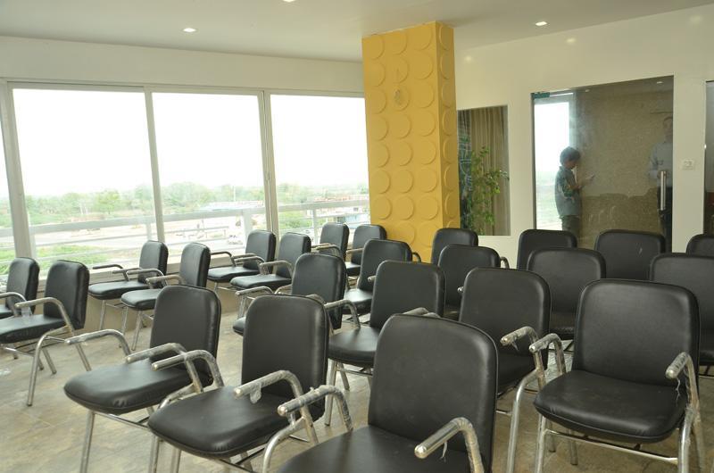 Hotel The Grand Parshwanath Sankeshvar Ngoại thất bức ảnh