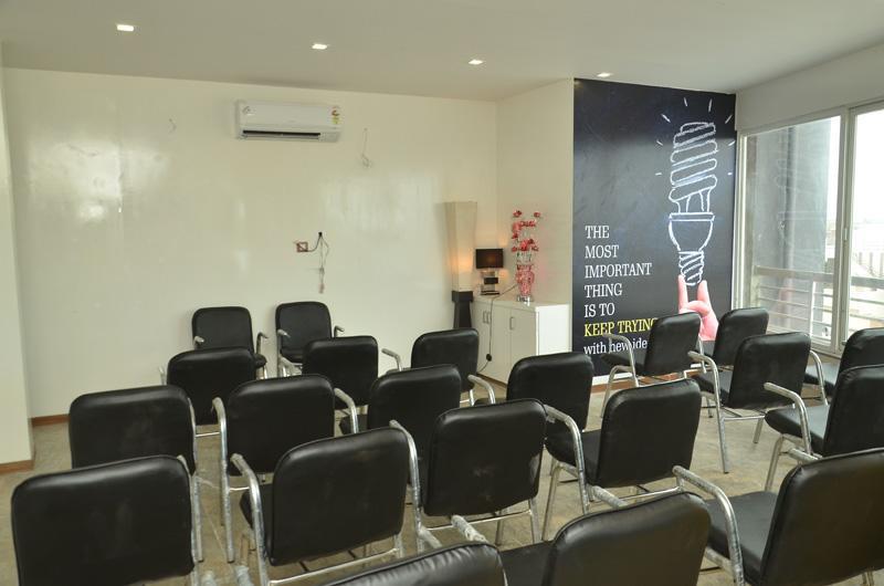 Hotel The Grand Parshwanath Sankeshvar Ngoại thất bức ảnh