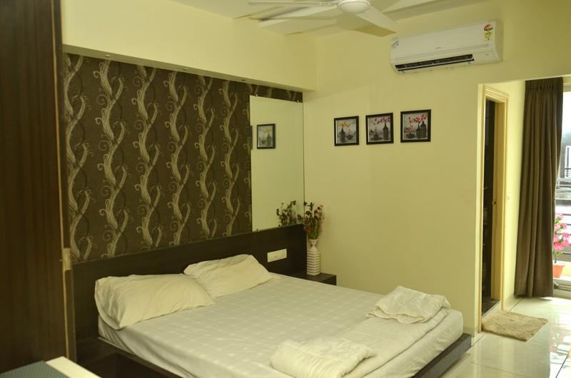 Hotel The Grand Parshwanath Sankeshvar Ngoại thất bức ảnh