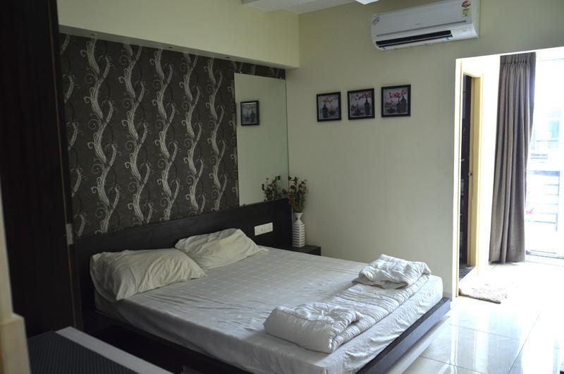 Hotel The Grand Parshwanath Sankeshvar Ngoại thất bức ảnh